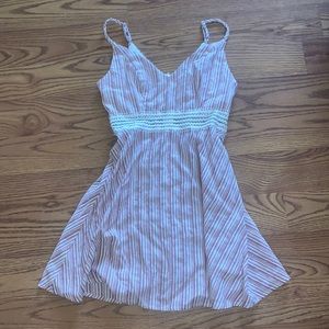 cute summer dress just dosent fit me anymore. worn once